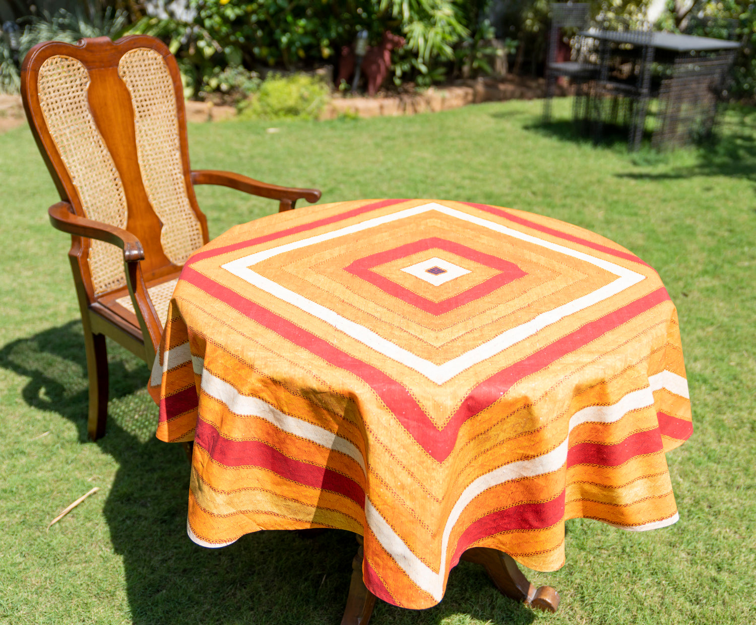 table-cloth-round-the-cinnamon-store